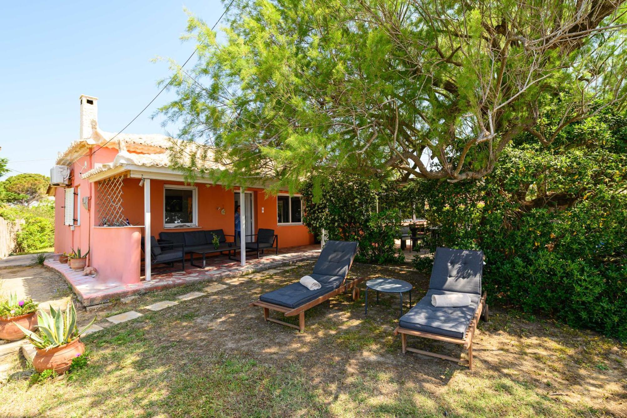 Salty Noses Beach House Paradise Perfect For Families Pyrgos  Exterior photo